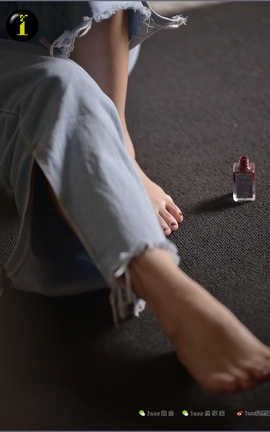 异思趣向IESS 普惠集 No.073 范美美-涂趾甲油_丽丝库