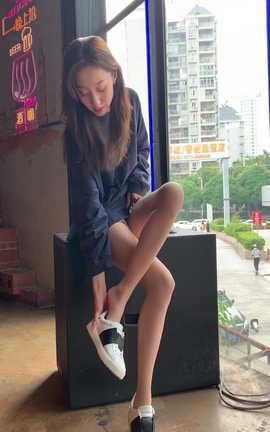 学妹加速跑 XM087《腿玩年的腿-九九》[1080X1920][1分46秒]_丽丝库