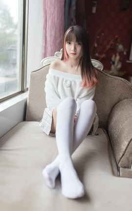 兔玩网二次元福利-露肩毛衣