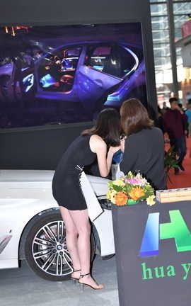 精选街拍作品 NO.0688 视觉冲击街拍作品 性感的美腿美足女模_丽丝库