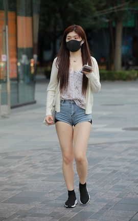 精选街拍作品 NO.0617 四九城嘎子街拍作品 热裤小妹_丽丝库