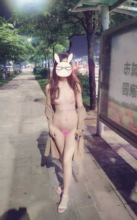 爱露出全站付费资源-户外人前 第7贴，夜晚路边_丽丝库