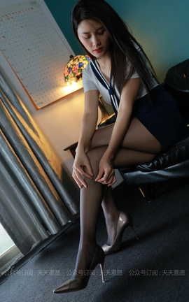 异思趣向IESS 丝享家 802：羽西《沙发上的黑丝》_丽丝库