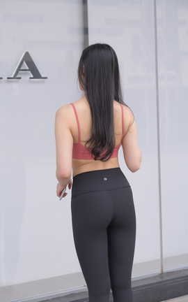 精选街拍作品 NO.0141 紧身裤少妇 part3_丽丝库