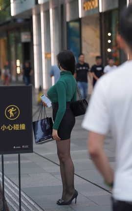 精选街拍作品 NO.1463 漂亮的黑色包臀裙美女_丽丝库