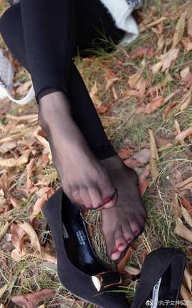 足控福利-微博上的那些美足小姐姐 166_丽丝库
