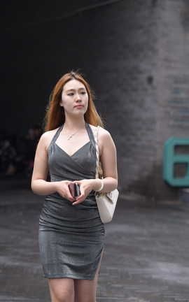 精选街拍作品 NO.1364 一始街拍作品 灰色短裙美女 part2_丽丝库