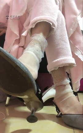 套路直播-兰儿小主-邻居偷玩丝袜后被控制，羞辱[720X1280 28分36秒]_丽丝库