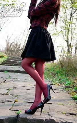 丝宝SilkBaby大尺度丝袜写真 VIP套图No.175 走一趟美丽的葡萄酒旅行