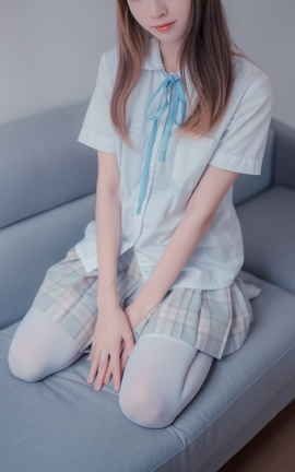 沙发上的JK丝袜少女_丽丝库