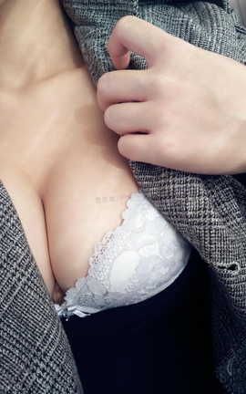 爱露出全站付费资源-转载区  高清大图：猫性大扎高铁露出_丽丝库