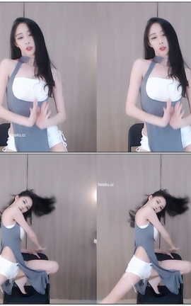 虎牙 暖暖(周童潼)-直播 魔法书福利 V085[1920X1080][3分48秒]_丽丝库