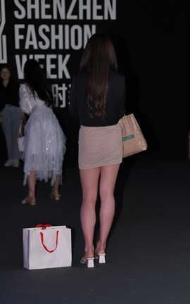 精选街拍作品 NO.1151 包臀裙白鞋_丽丝库