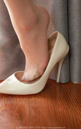 异思趣向IESS 2024.09.30 丝享家1859：团团《素色旗袍 》_丽丝库