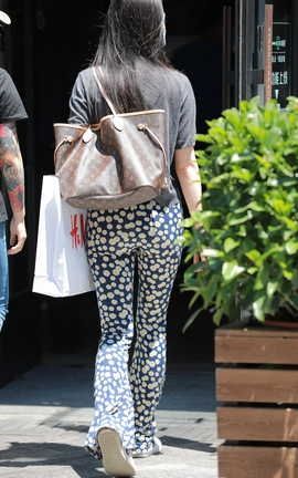 精选街拍作品 NO.0697 玻璃街拍作品 紧身裤职场小姐姐_丽丝库