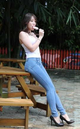 精选街拍作品 NO.0007 极品紧身牛仔模拍美女模拍高清图片 part2_丽丝库