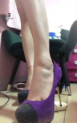 套路直播-兰儿小主-女巨人亡命鞋底之下[368X640 2分11秒]_丽丝库