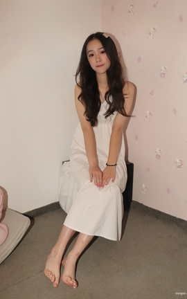 Pary摄影 NO.043 大美女琪琪回归献上38码雪白大美脚_丽丝库