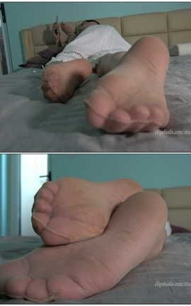 K&M足控脚底视频 04-周莹白裙肉丝短袜[3840X2160][9分9秒]_丽丝库