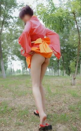 爱露出全站付费资源-丝袜美女  萝莉也有冲动的欲望_丽丝库