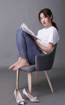 奈丝写真 NO.127 可乐-白T牛仔裤里的丝袜_丽丝库