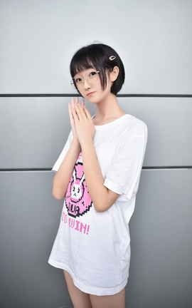 短发妹子的小细腿_丽丝库