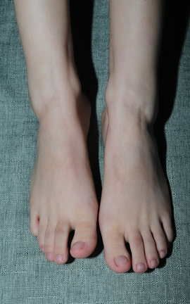 Pary摄影 NO.015 极品美女小芳第一季超近距离拍摄脚底_丽丝库