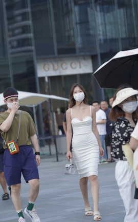 精选街拍作品 NO.1507 白色包臀裙少妇 part1_丽丝库