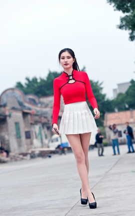 精选街拍作品 NO.0944 御风街拍作品 红衣白裙极品丝足美女春光闹古村 part1_丽丝库