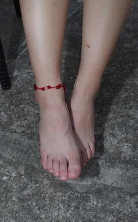 Pary摄影 NO.052 有点害羞的小尹的37码超白嫩脚_丽丝库