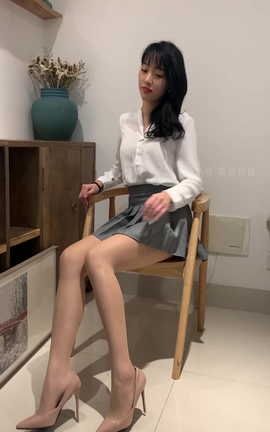 萌甜物语 XM131《灰百褶白衬衫-思甜》[1080X1920][2分18秒]_丽丝库