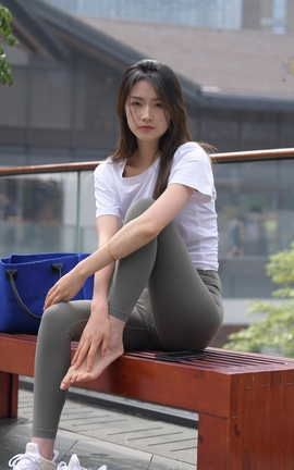 精选街拍作品 NO.1250 一始街拍作品 灰色瑜伽裤美女 part5_丽丝库