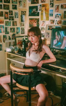 推特33万粉摄影大咖EdMo私拍各种极品反差美模 part18_丽丝库