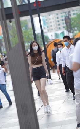 精选街拍作品 NO.1210 菜菜辣妹背心_丽丝库