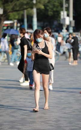 精选街拍作品 NO.0632 四九城嘎子街拍作品 超短包臀裙小姐姐_丽丝库