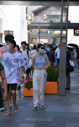 精选街拍作品 NO.1030 摄神街拍作品 震惊 豪放的小姐姐_丽丝库