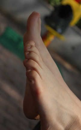 ecolog美足极品-萌萌哒妹子白皙美足来袭_丽丝库