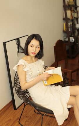 奈丝写真 NO.009 成希-你是选择看书还是看我_丽丝库