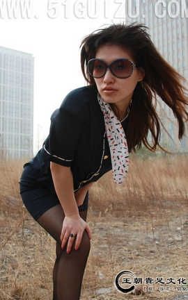 王朝贵足 No.371 宣萱酒店领班OL制服黑丝旷野系列B_丽丝库