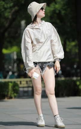 精选街拍作品 NO.0609 四九城嘎子街拍作品 性感热裤美妇_丽丝库