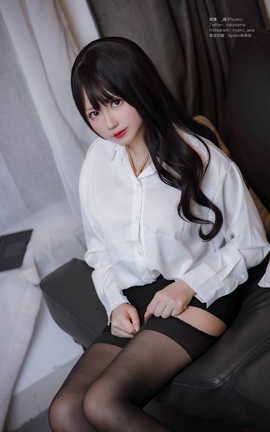 Nyako喵子-隣のやばいお姉さん OL_丽丝库