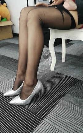 思话SiHua视频 SH025 kiki 涂指甲油的红裙少女2[1280X720][42秒]_丽丝库