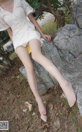 妖精视觉 No.092 粥粥 一瞬丝袜，镂空白裙_丽丝库