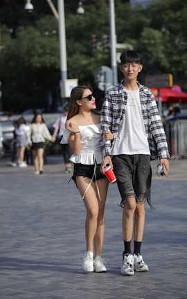 精选街拍作品 NO.1067 视觉冲击街拍作品 黑色热裤_丽丝库