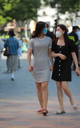 精选街拍作品 NO.0615 四九城嘎子街拍作品 美腿漂亮小姐姐_丽丝库