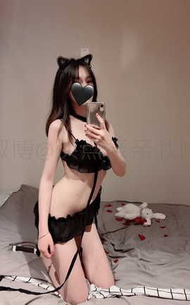 快点亲亲我吖(魔法秋秋)-黑色蕾丝套