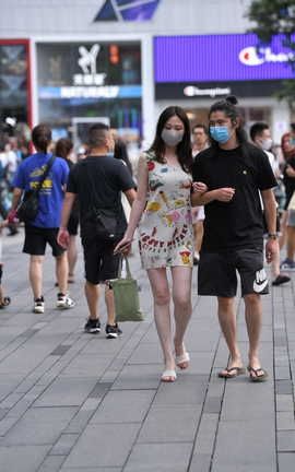 精选街拍作品 NO.1186 凉拖花短裙_丽丝库