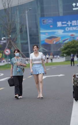 精选街拍作品 NO.1421 一颦一笑 目若秋水_丽丝库