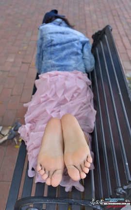 ecolog美足极品-桐桐修长白N的玉足 下集_丽丝库