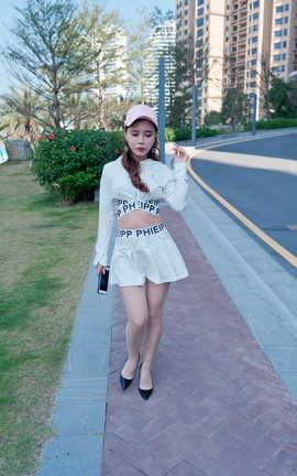 精选街拍作品 NO.0729 御风街拍 在惠州海边度假的白色超短裙肉丝网红艾小青 part1_丽丝库